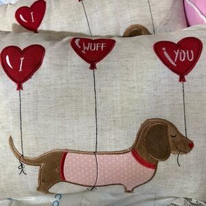 ADORABLE Dachshund VAENTINE (I Love You) Pillow with Heart Balloons